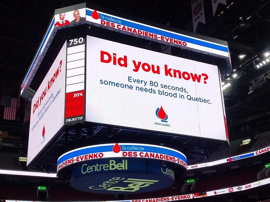 The Jumbotron at the Bell Centre, with the message: "Did you know? Every 80 seconds, someone needs blood in Quebec"