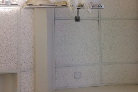 the ceiling of a hospital room